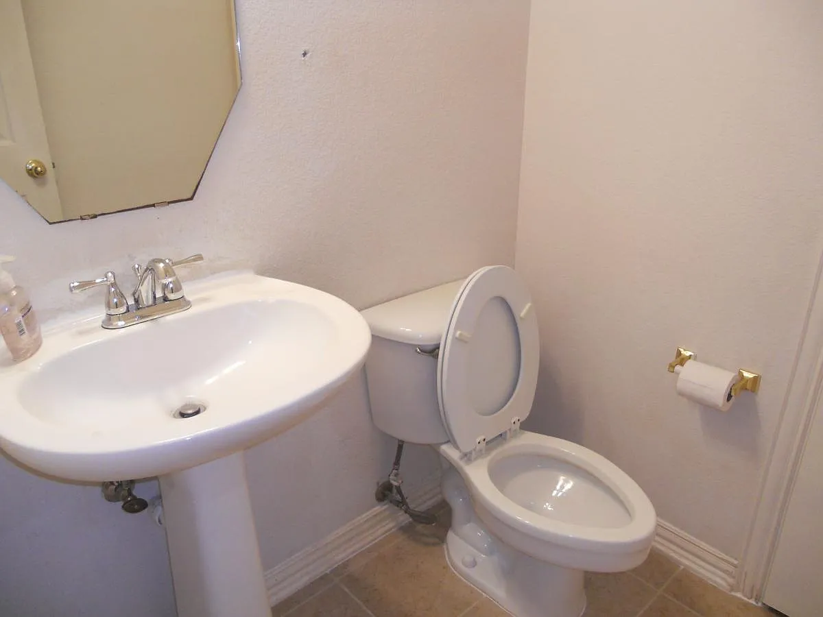 Building Photo - 4522 Oak Shores Dr