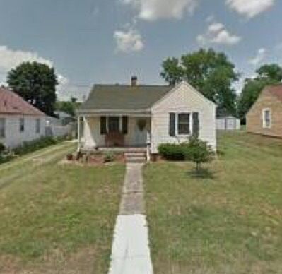 2nd image of 2121 23rd St NE