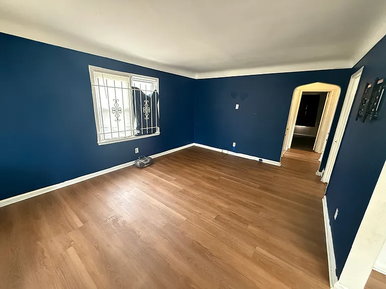 9030 Plainview Ave — Photo 5