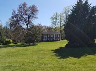 13 Foxfire Ln, Hendersonville, NC 28739