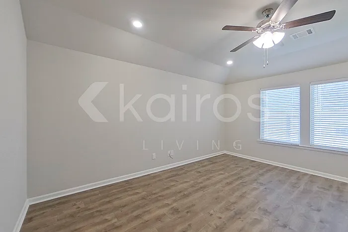 208 Yardley Ct — Photo 13