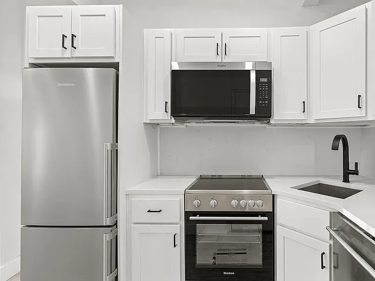 714 Greenwich St #8 — Photo 3