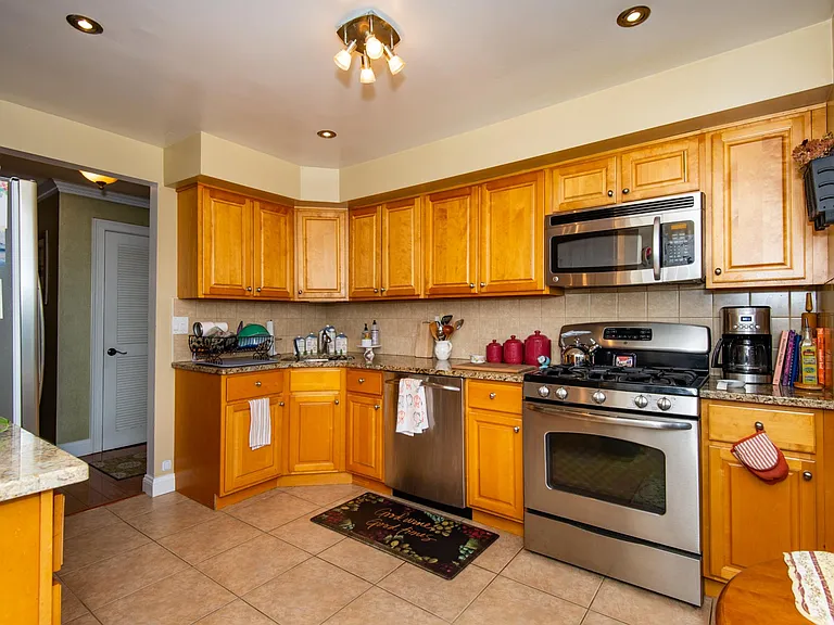 203 Salem Ct #10 — Photo 11