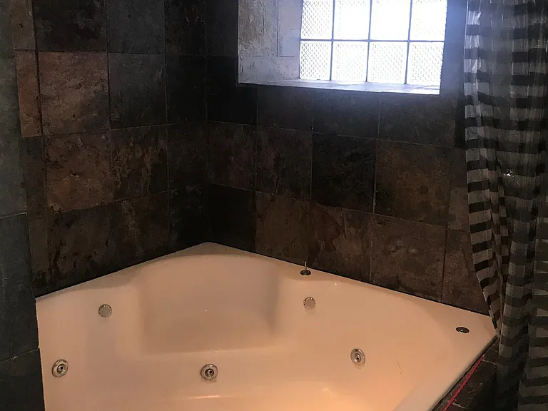 1042 W Webster Ave — Photo 10
