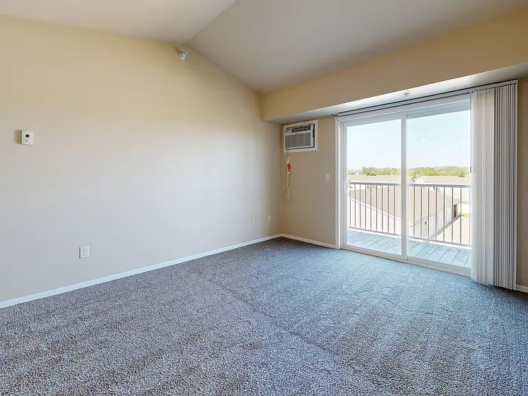 Lincoln Meadows Apartments — Photo 36