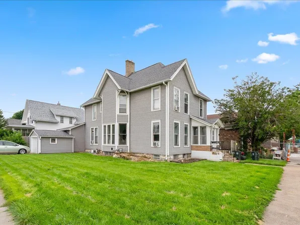 321 Clay St, Cedar Falls, IA 50613