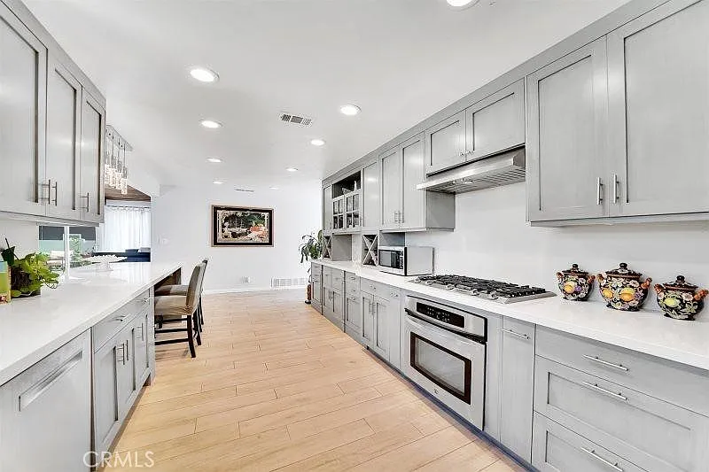 2 bed, 1431 sqft, $6,500 — Photo 1