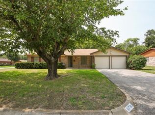 6736 Robindale Rd, Forest Hill, TX 76140