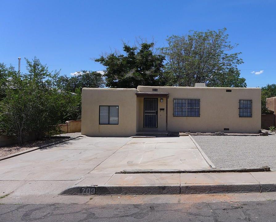 1st image of 709 Cardenas Dr SE