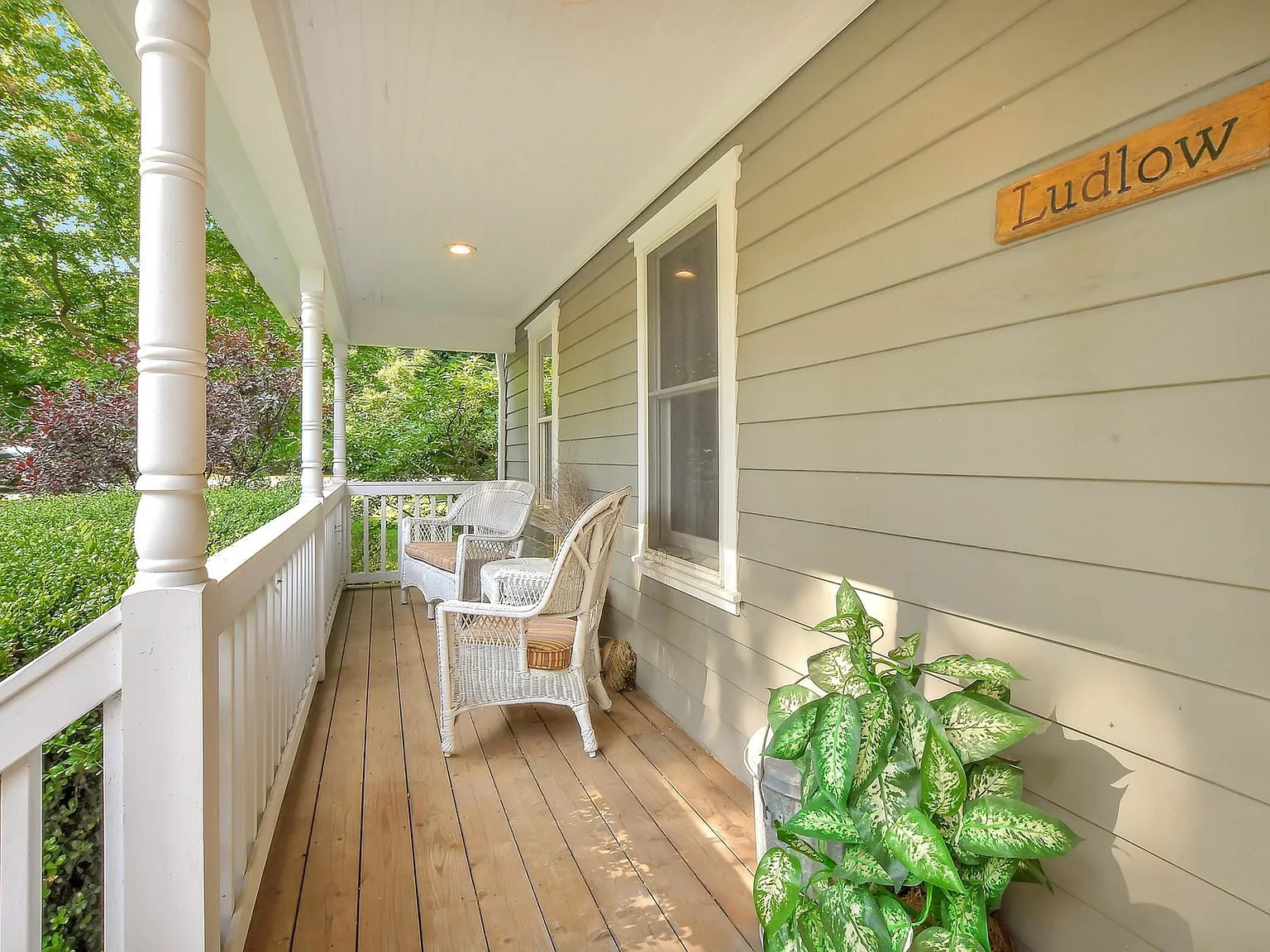 North Fork September Rental in the Heart of Mattituck — Photo 3