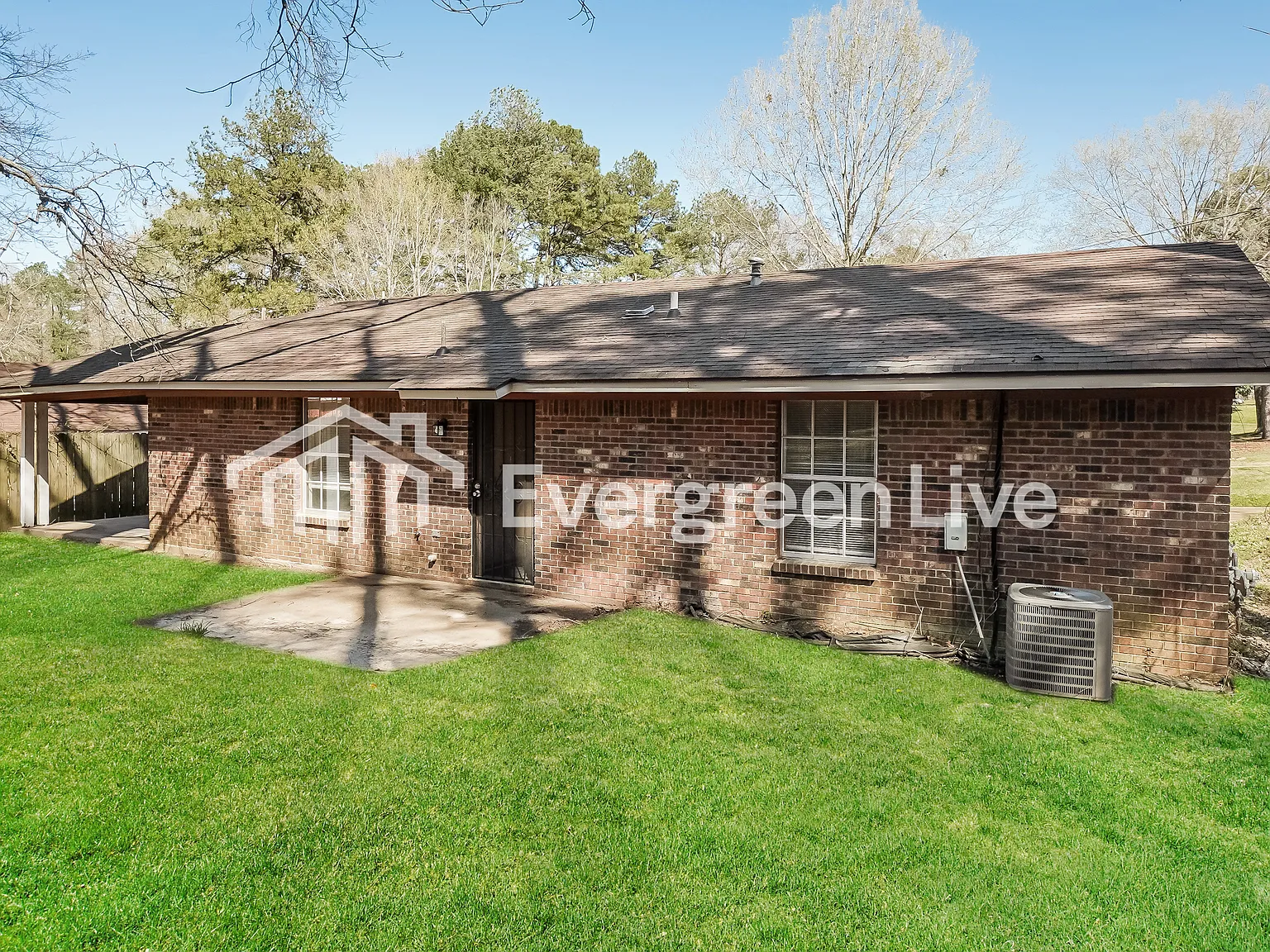 3 bed, 1.0 bath, 1131 sqft, $1,345 — Photo 2