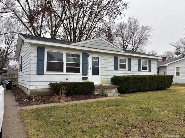 805 Hartner Dr, Holly, MI 48442