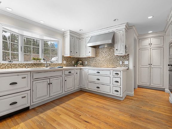 5th image of 220 Dover Point Road