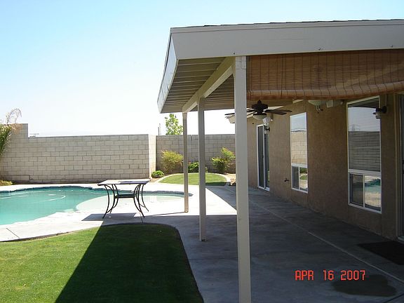 Patio has ceiling fans,outdoor speakers & is TV ready!