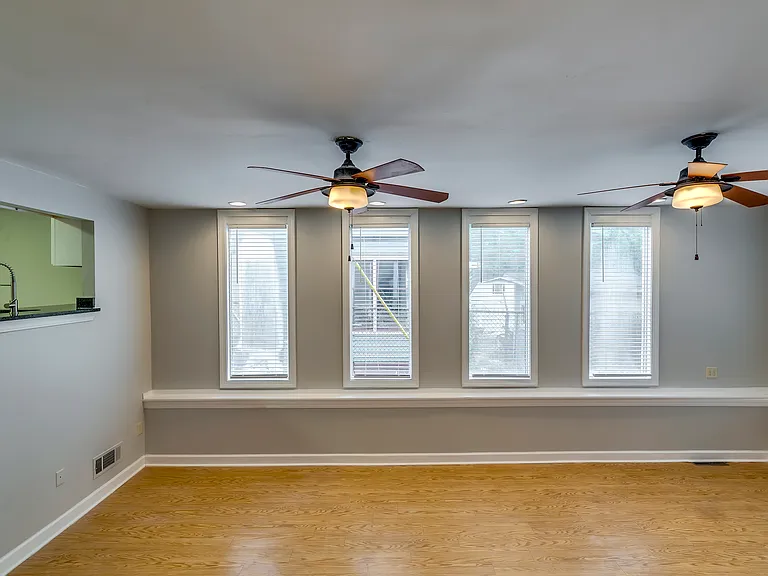 523 Boulevard SE #B — Photo 5