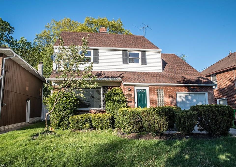 1st image of 25475 Chatworth Dr