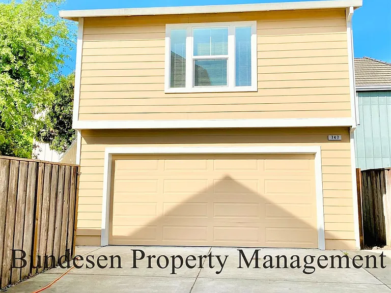 747 Fresno Ave — Photo 17