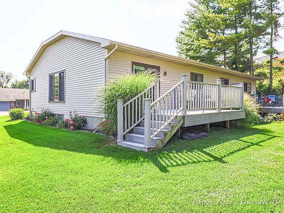 3rd image of 4541 N Valley Dr NE #22