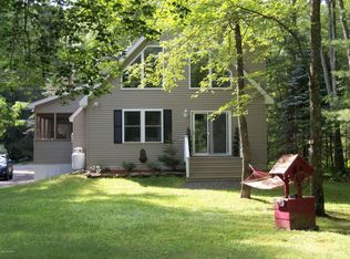 307 Greeley Lake Rd, Greeley, PA 18425