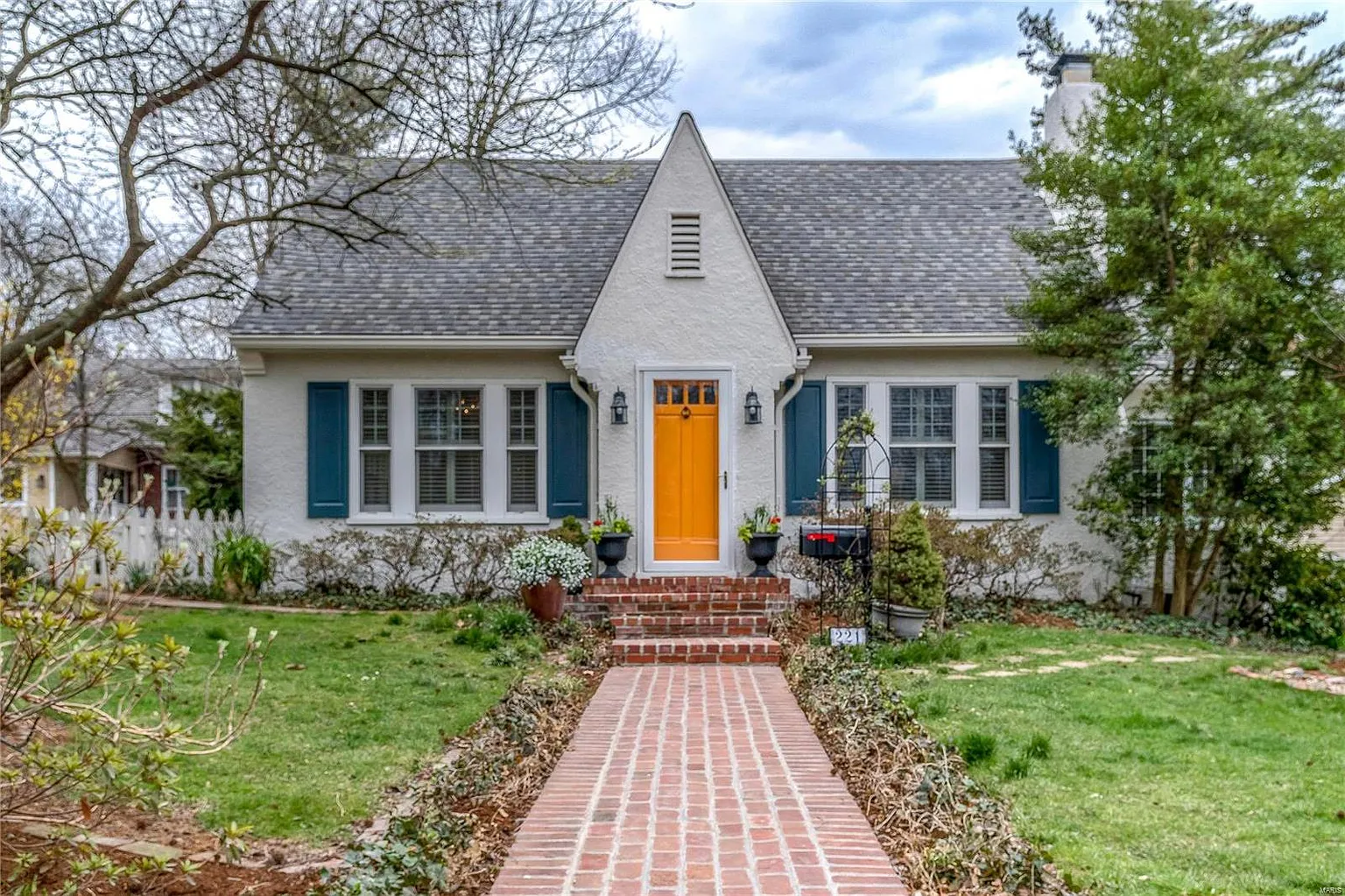 221 Parkhurst Ter photo 1