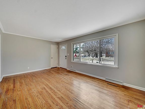 3rd image of 1000 N 69th St