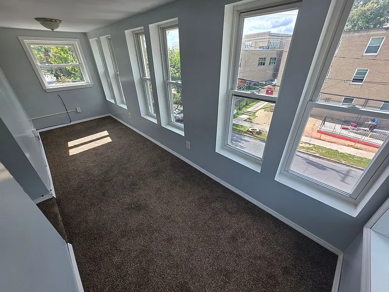 37 N Clinton St — Photo 4
