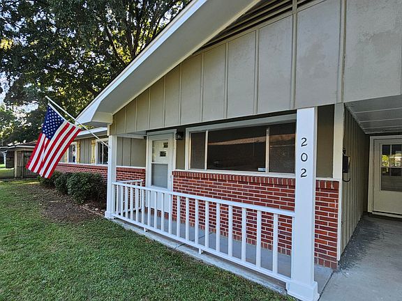 2nd image of 202 Robin Dr
