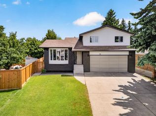 55 Ekota Cres NW, Edmonton, AB T6K 2J6