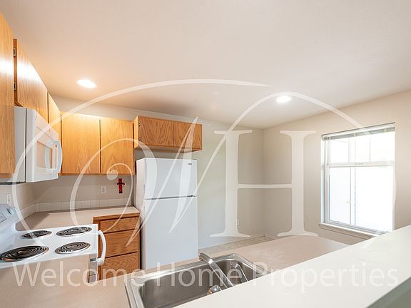 5th image of 414 SE Aspen Ln APT 101