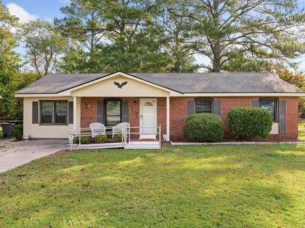7337 Hyannis Dr, Fayetteville, NC 28304