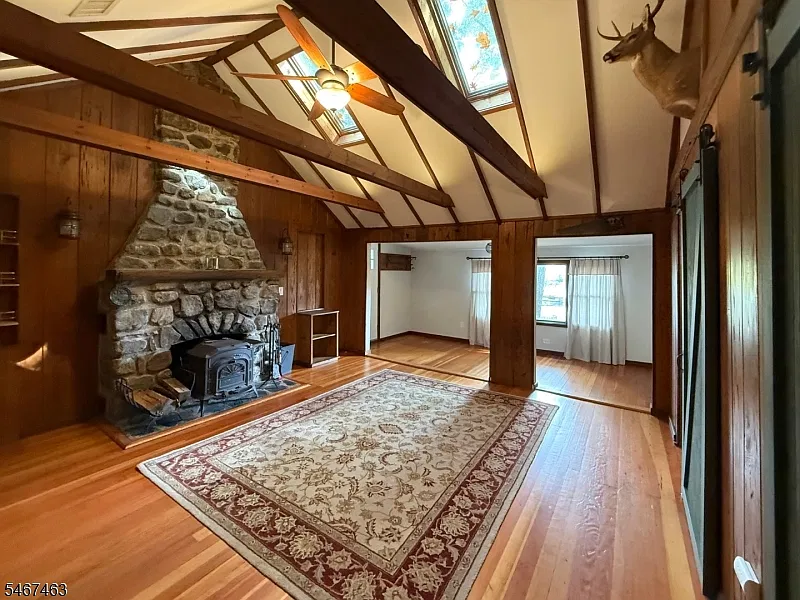 3 bed, 1.5 bath, 1196 sqft, $2,800 — Photo 1