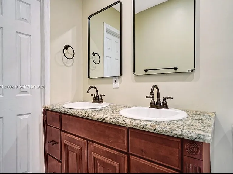 2442 Garfield St #4 — Photo 15