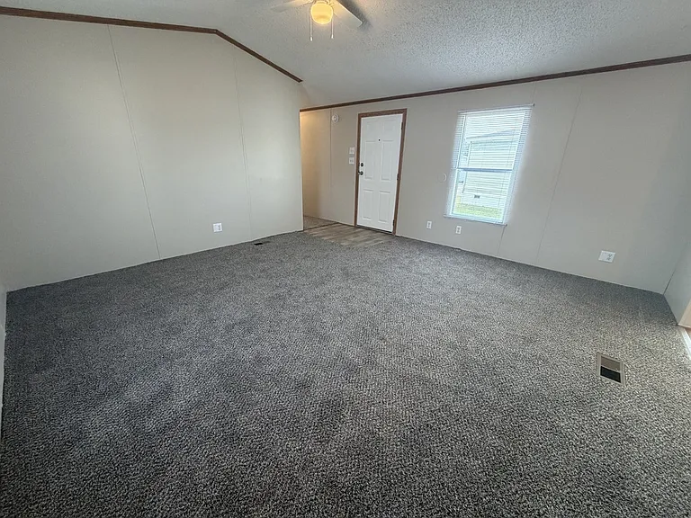 38000 Le Chateau Blvd #383 — Photo 4