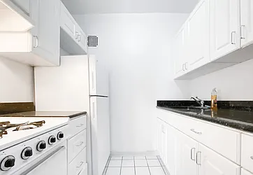 Rented by R New York