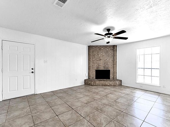 4th image of 1101 Wilson Dr