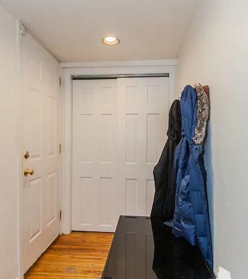 1433 W Oakdale Ave #G — Photo 2