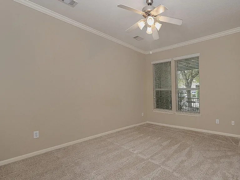 50 E Pipers Green St — Photo 13
