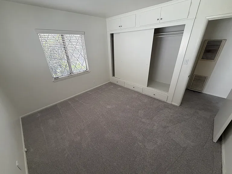1130 N Louise St — Photo 15