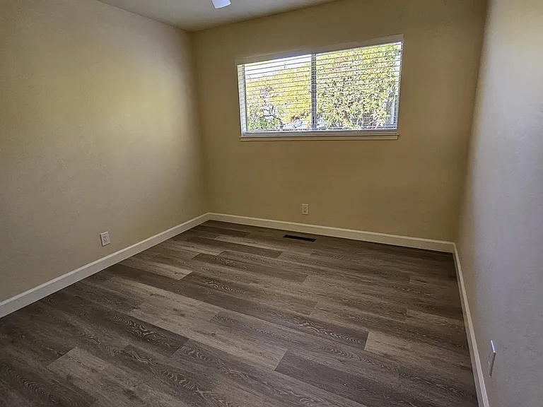 1240 Klee Ct — Photo 15