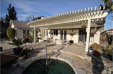 Trellace providing shade in the sunny back yard