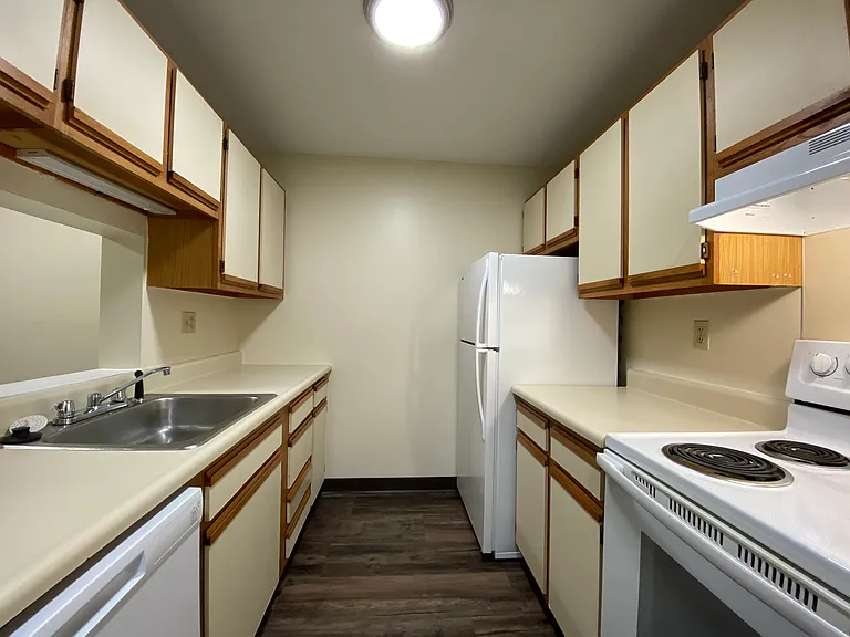 Sunset Ridge Apartments — Photo 21