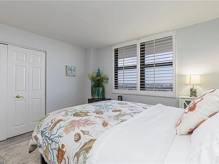 320 Seaview Ct #2004 — Photo 20