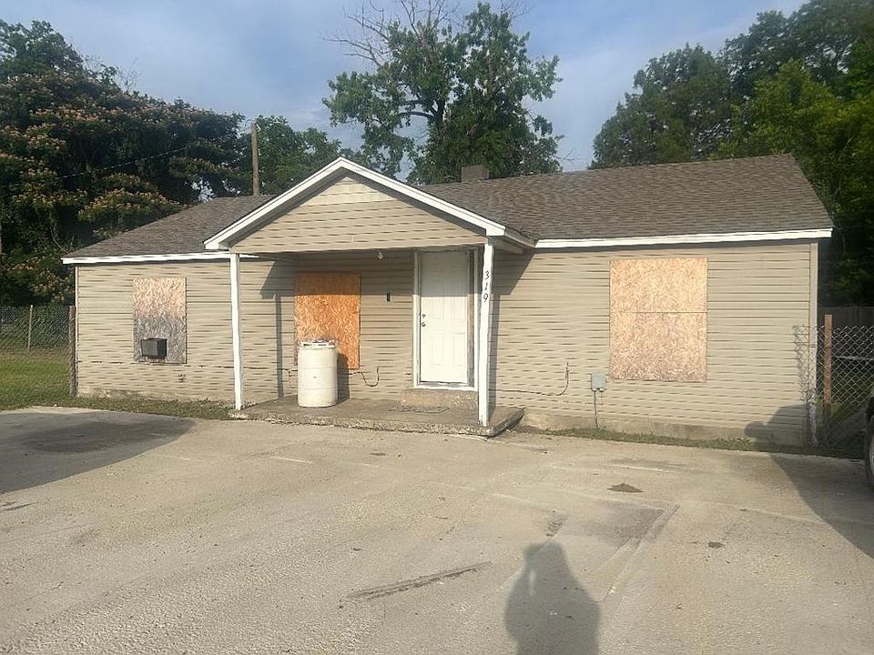 1st image of 319 Railroad St