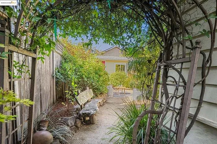 5373 James Ave — Photo 33