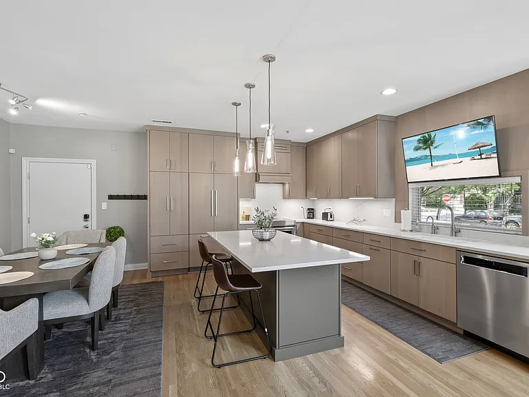 932 N Broadway St #1 — Photo 8