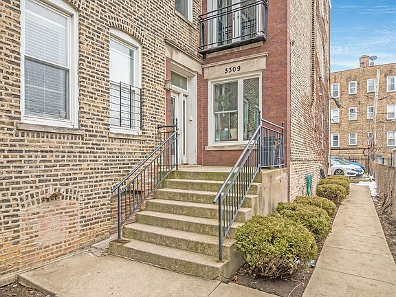 2nd image of 3309 W Dickens Ave APT A