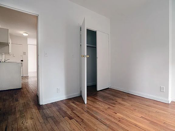 3rd image of 138 Orchard St APT 9