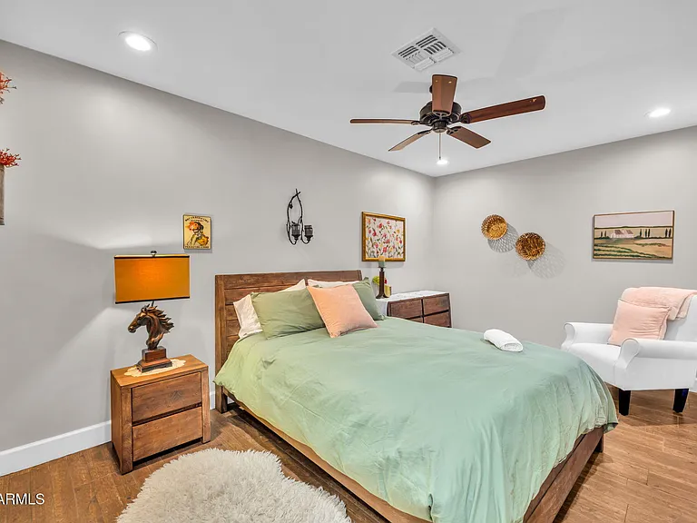 4402 E Turney Ave — Photo 24