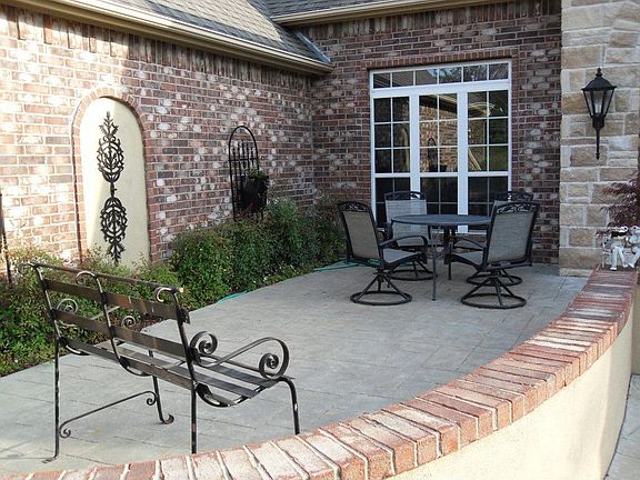 Sitting area in front