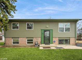 210 Pacific Dr, Bolingbrook, IL 60440